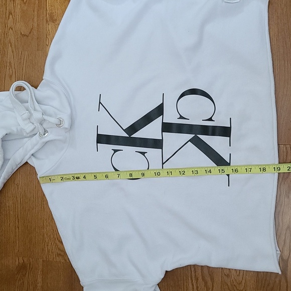 Calvin Klein Women's White Monogram Logo Cropped Hoodie(Sz S/M) - Picture 9 of 10